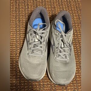 Brooks Men's Athletic Gray Sneakers size 11 EUC